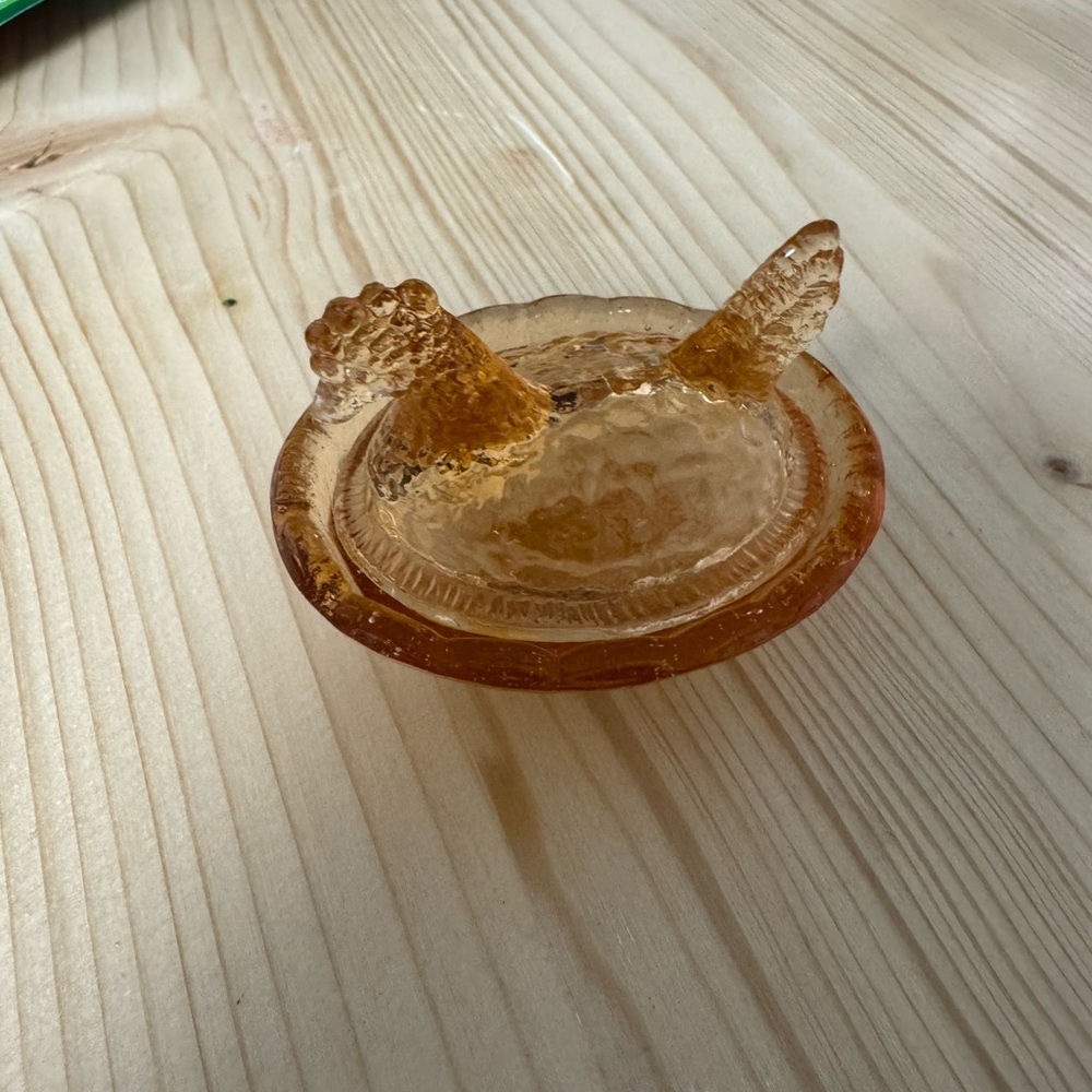 Amber Glass Hen on Nest